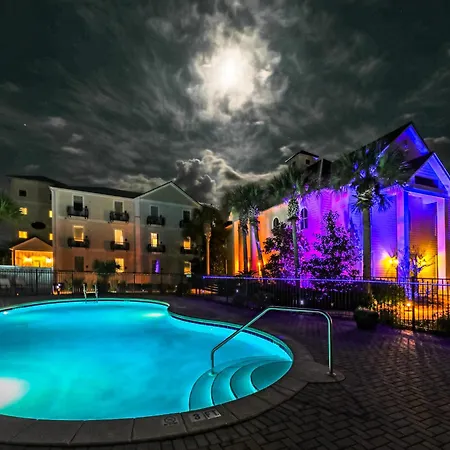 30A Haven King Bed Suite With Free Parking, Spacious Pool & Balcony View